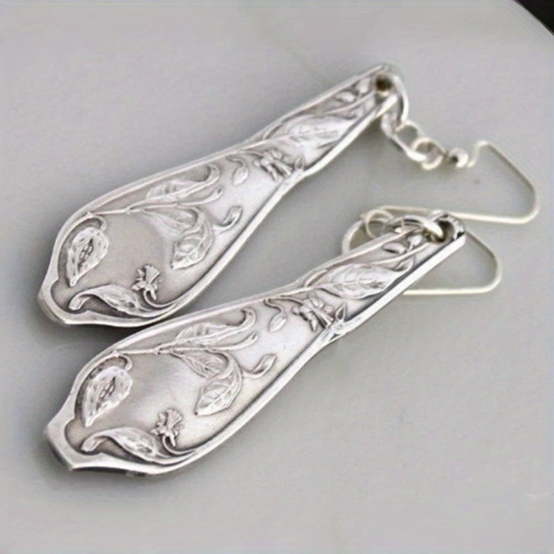 Women's Handcrafted Copper Grass Leaf Pattern Teardrop Earrings